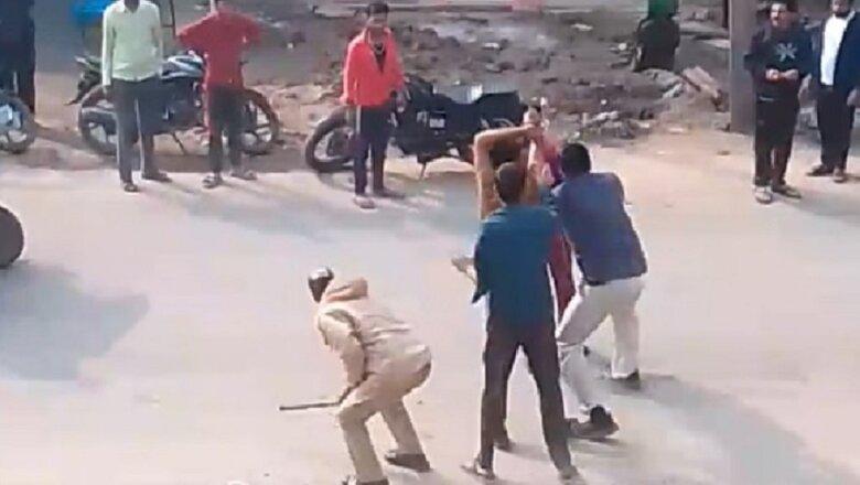 महिला यात्री के पास बैठने से टोका तो ड्राइवर-कंडक्टर को बुरी तरह पीटा