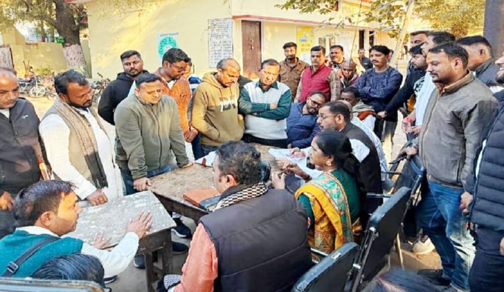 Banda MLA studied voter list regarding SIR