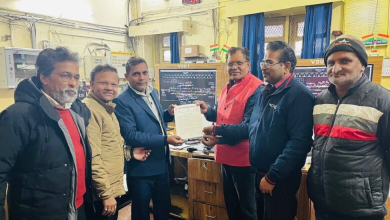 बांदा में व्यापारियों ने रेलवे स्टेशन मास्टर को दिया ज्ञापन, यह मांग..