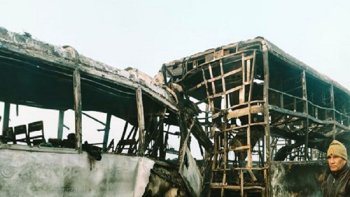 Major accident in Mathura-Seven buses and three cars collided-killing 10