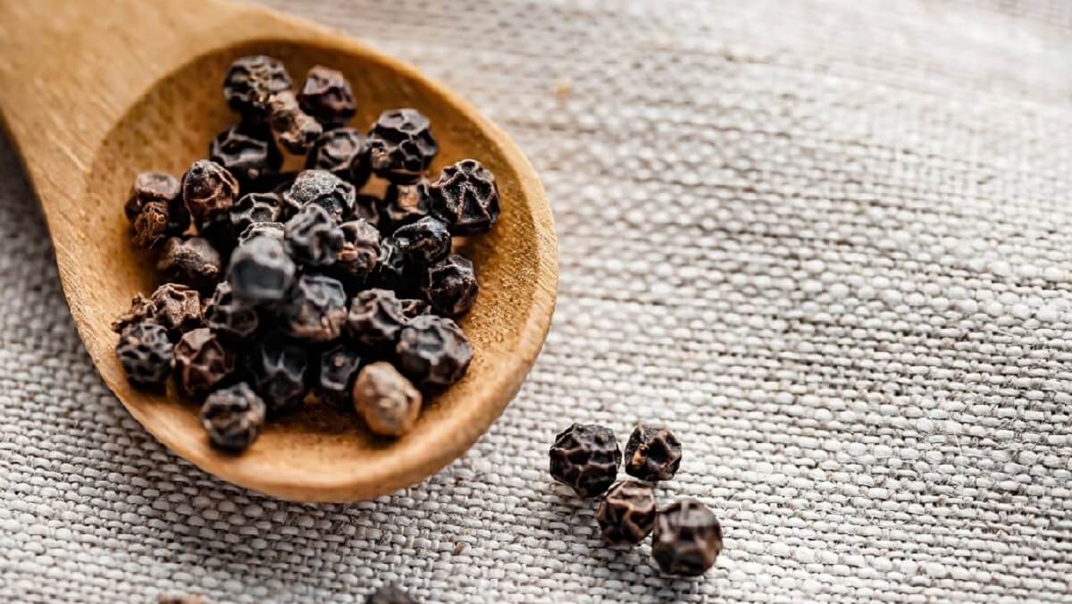 Find out what happens if you sleep with black pepper under your pillow 