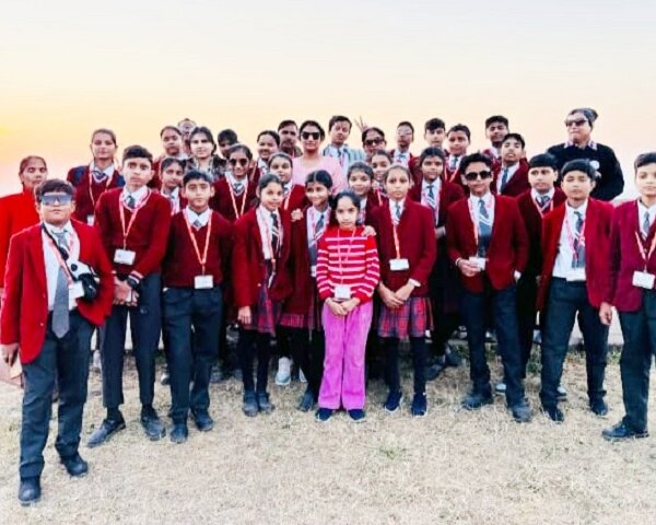 बांदा: मौज-मस्ती के साथ..लिटिल एंजेल पब्लिक स्कूल का एजुकेशनल टूर संपन्न