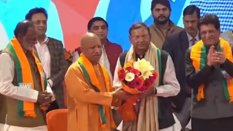 UP: पंकज चौधरी बने भाजपा प्रदेश अध्यक्ष, CM Yogi के पैर छूकर लिया आशीर्वाद
