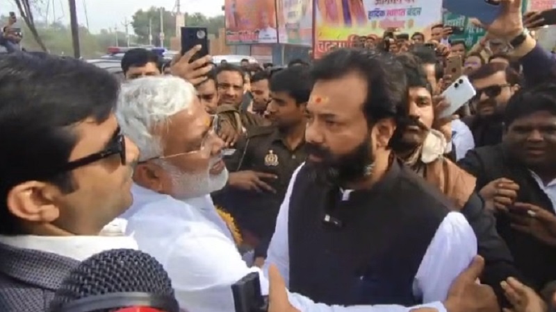 UP: BJP MLA Brajbhushan Rajput clashed with Minister SwatantraDev