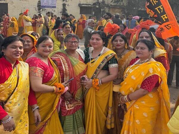 बांदा में धूमधाम से निकली कलश यात्रा