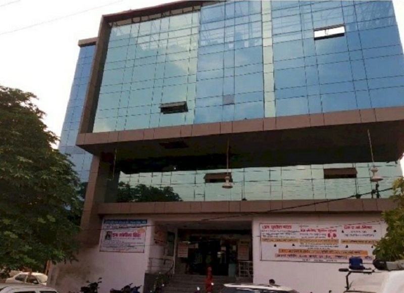 reel-loving female doctor in Banda..