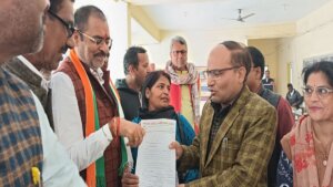 banda-congress-submit-memorandum-against- vandalism-at-manikarnikaghat