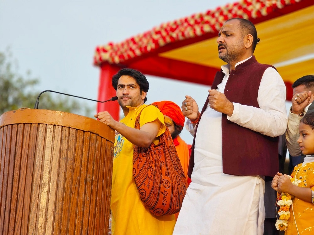 Dhirendra Shastri arrived in Khurhand village in Banda