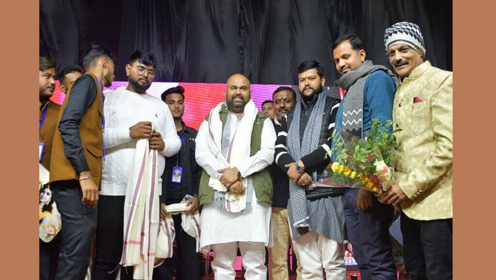 Banda: Youth leader PraveenSingh honored digital creators 