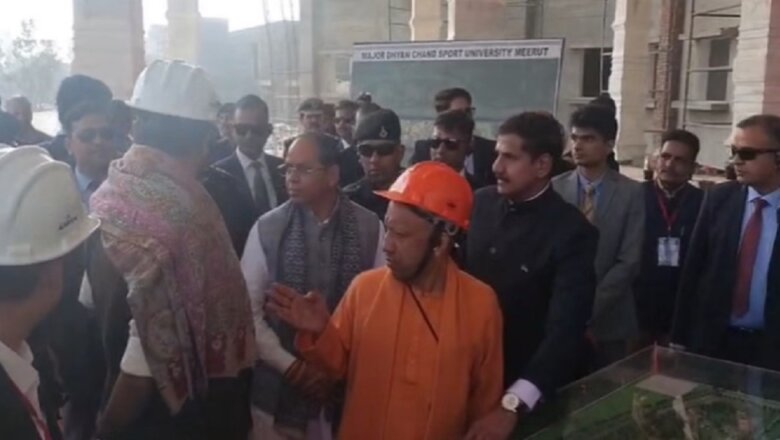 मेरठ: ‘मंत्री जी को आने दो..’ CM Yogi के एक इशारे से सियासी हलचल..