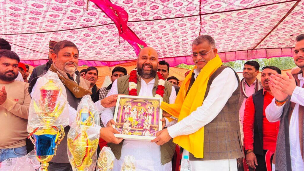 Akshat invitation in dozens of villages including Tindwari-Pailani of Banda