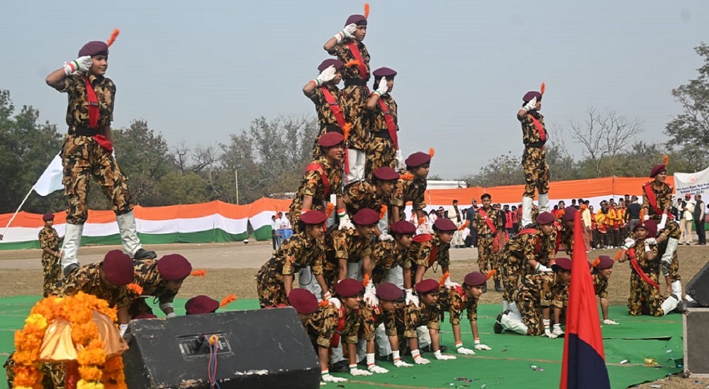 Banda: 77th RepublicDay celebrated with great pomp in Police Lines