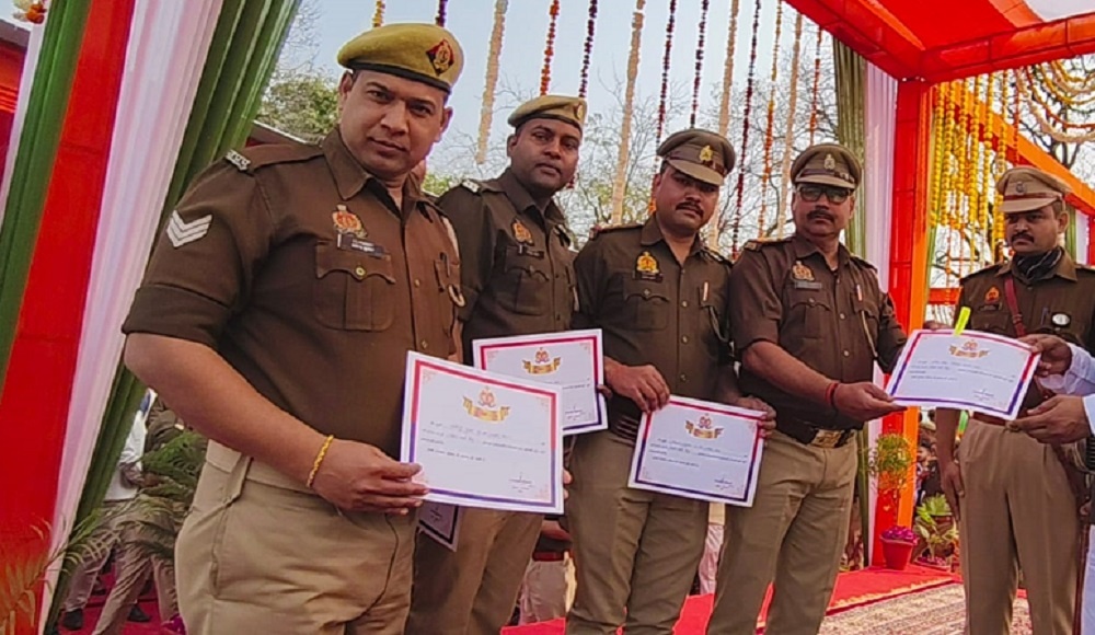 Banda: 77th RepublicDay celebrated with great pomp in Police Lines