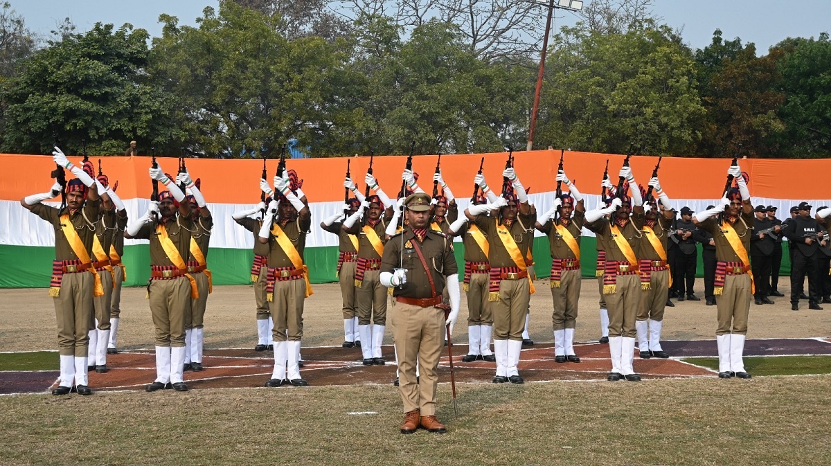 Banda: 77th RepublicDay celebrated with great pomp in Police Lines