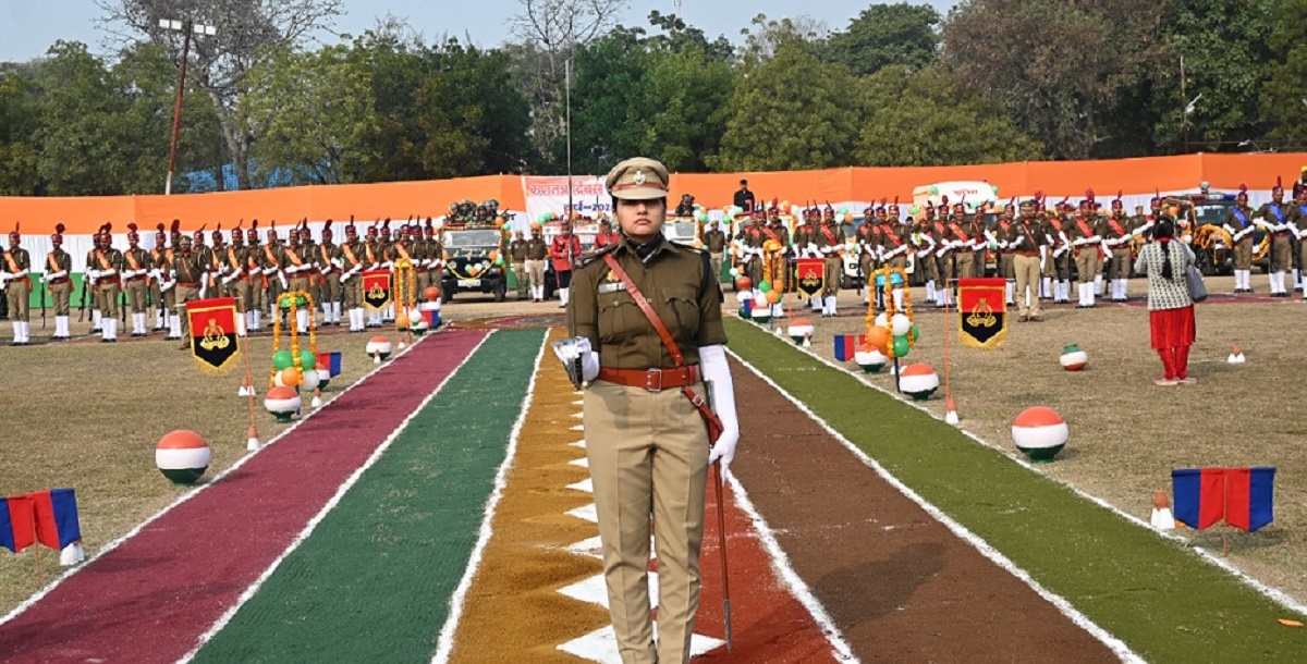 Banda: 77th RepublicDay celebrated with great pomp in Police Lines