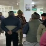 बांदा में बड़ी वारदात, सिपाही ने कुल्हाड़ी से पत्नी-बेटी पर किया हमला, बच्ची की मौत-महिला रेफर