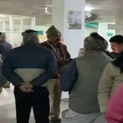 बांदा में बड़ी वारदात, सिपाही ने कुल्हाड़ी से पत्नी-बेटी पर किया हमला, बच्ची की मौत-महिला रेफर