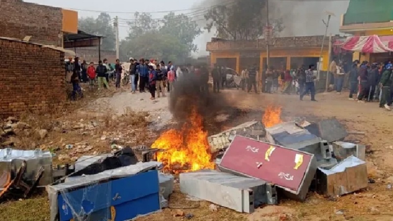 mob burns accuseds property after ayushkesharwani murder in Chitrakoot 