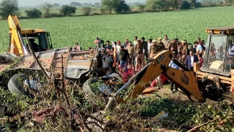 Orai: Truck overturns on roadside bystanders-3 dead-2 injured