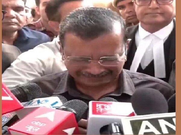 शराब घोटाले में अरविंद केजरीवाल बरी-मीडिया के सामने फफकर रोए