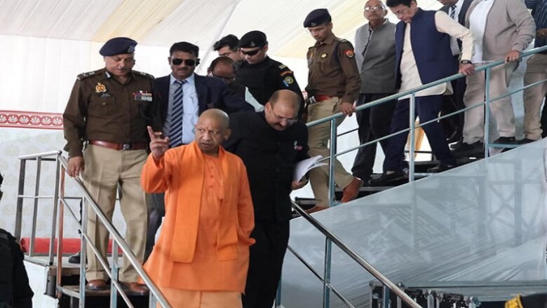 सीएम योगी सिंगापुर-जापान रवाना, वित्तमंत्री सहित ये 18 लोग भी..