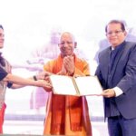 Lucknow: एनकाउंटर पर CM Yogi बोले-पुलिस गोली न मारे तो क्या गोली खाए? 