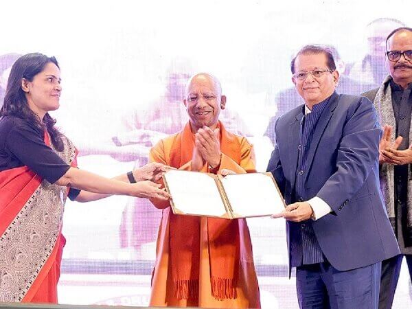 Lucknow: एनकाउंटर पर CM Yogi बोले-पुलिस गोली न मारे तो क्या गोली खाए? 