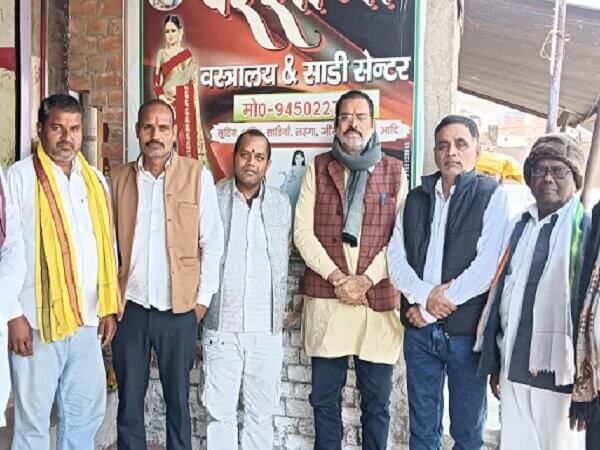 बांदा में कांग्रेस जिलाध्यक्ष ने SIR पर ग्रामीणों से किया संवाद