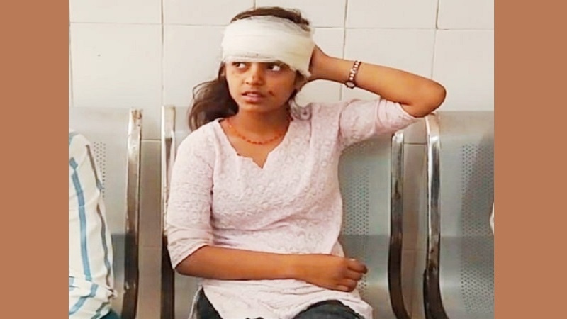 Girlstudent injured after falling from auto-rickshaw in Banda