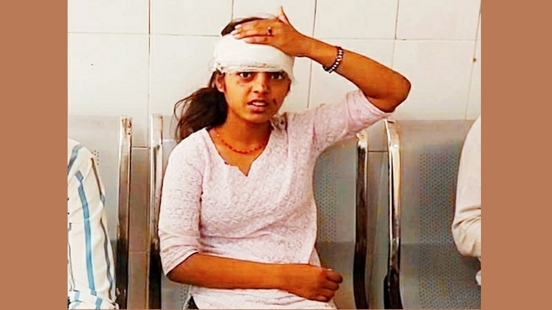 Girlstudent injured after falling from auto-rickshaw in Banda