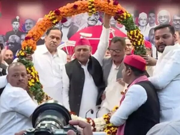 UP: ‘हाथ छोड़’, साइकिल पर सवार हुए नसीमुद्दीन सिद्दीकी