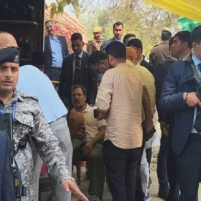 सुल्तानपुर से लौट रहे राहुल गांधी, रामचेत मोची की दुकान पर रुके