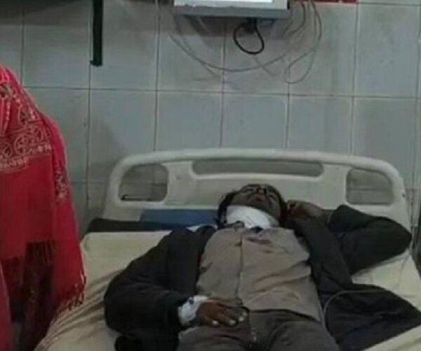 सीतापुर: पुलिस हिरासत में अभियुक्त ने गला काटा, हालत गंभीर