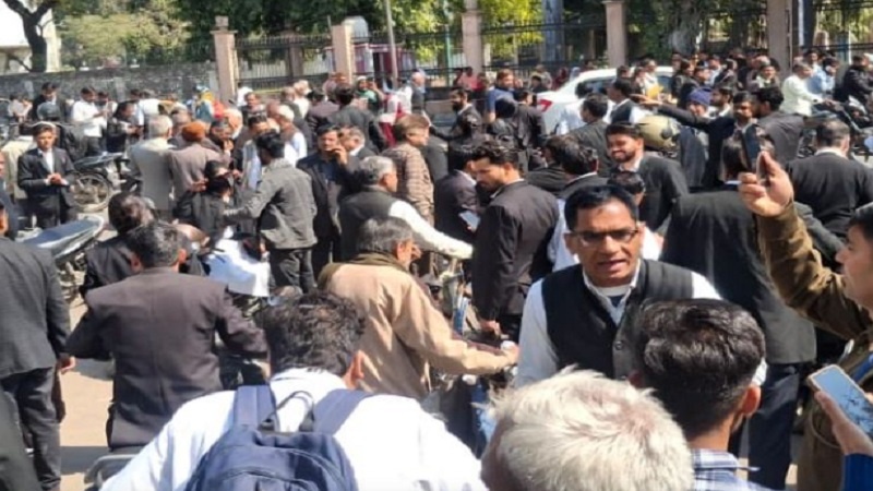 Threat to bomb 18 courts in UP creates panic