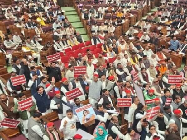 लखनऊ: हंगामे के चलते यूपी विधानसभा की कार्यवाही कल तक स्थगित