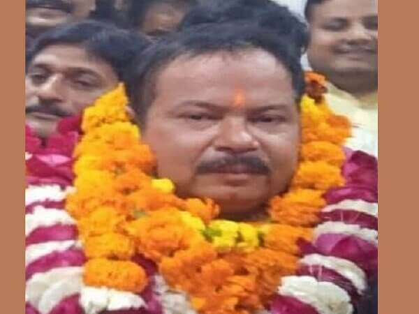 धमाकेदार जीत: बांदा बार एसोसिएशन के अध्यक्ष बने विमल सिंह और..