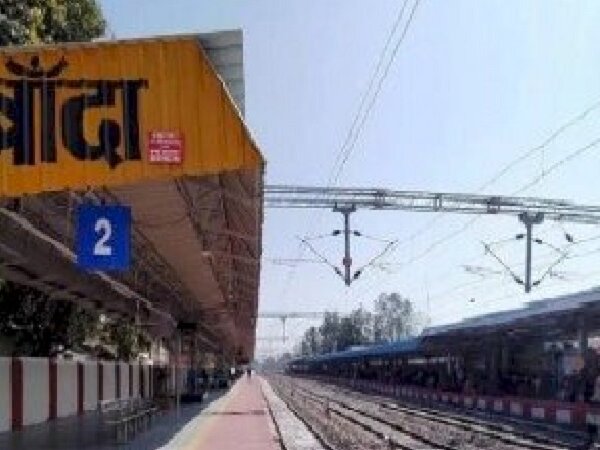 बांदा शहर में ट्रेन के आगे कूदा युवक, परिवार में कोहराम