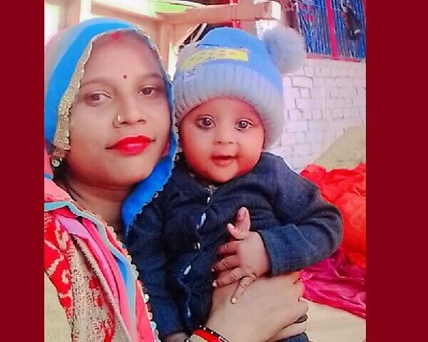 बांदा: चलती बाइक से गिरकर युवती की मौत-गोद में बैठा मासूम बाल-बाल बचा