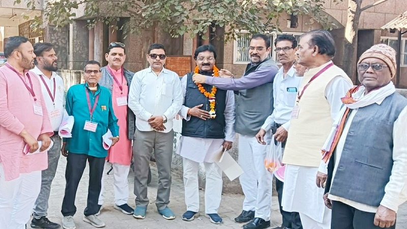 Bar President and Akhand Bundelkhand Convenor honored in Banda