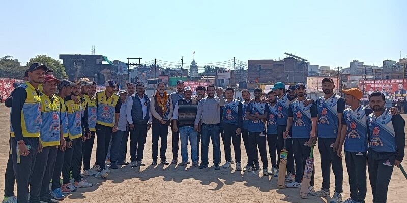 Congress Leader RajeshDixit chiefguest at cricket tournament in Banda 