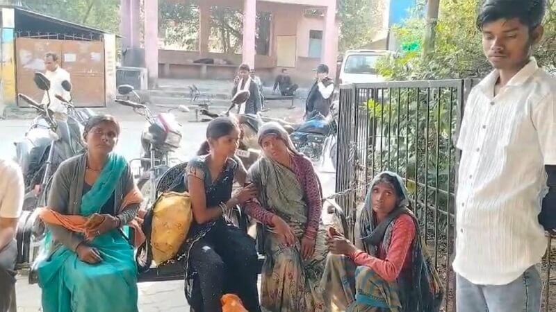 moving truck wheel cause of death farmer in Banda 