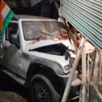 बांदा में थार का कहर, रीलबाजी में दुकान में घुसी-एक की मौत-लड़की घायल