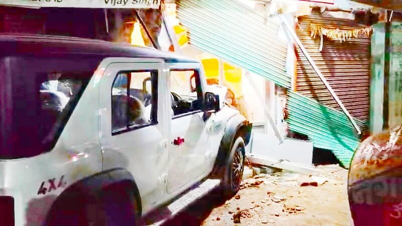 in Banda uncontrolled Thar enters shop during reelbaazi-one dead girl injured