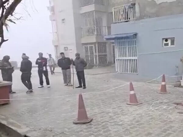 UP: गाजियाबाद में दिल दहलाने वाली घटना, 3 सगी नाबालिग बहनें 9वीं मंजिल से कूदीं