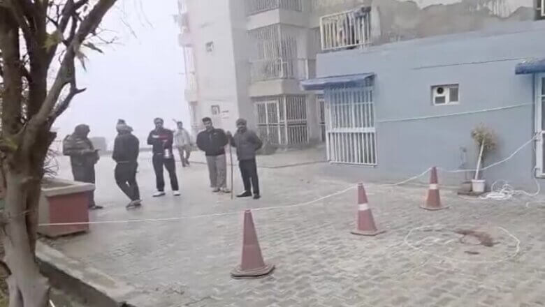 UP: गाजियाबाद में दिल दहलाने वाली घटना, 3 सगी नाबालिग बहनें 9वीं मंजिल से कूदीं