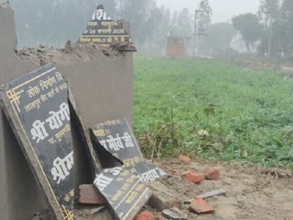 हद कर दी: बीजेपी MLA के शिलान्यास से पहले तोड़ा पत्थर-विधायक भड़कीं