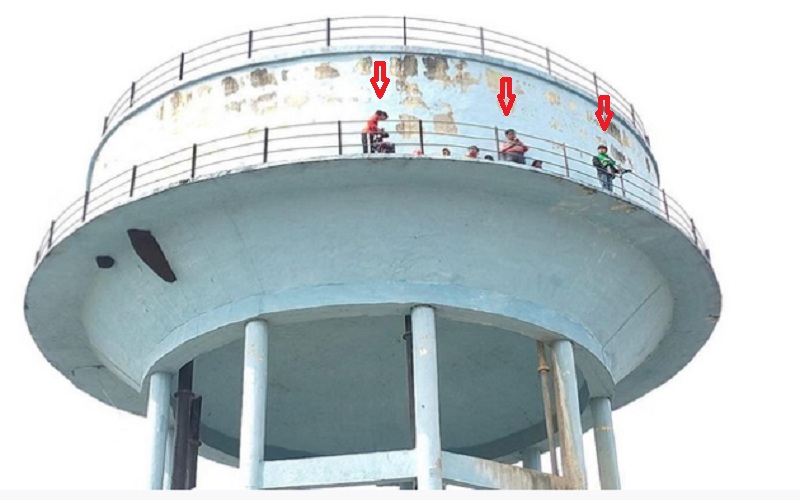 An entire family climbed watertank in LakhimpurKheeri