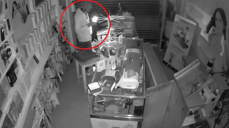 Major theft in mobile shop in Banda city