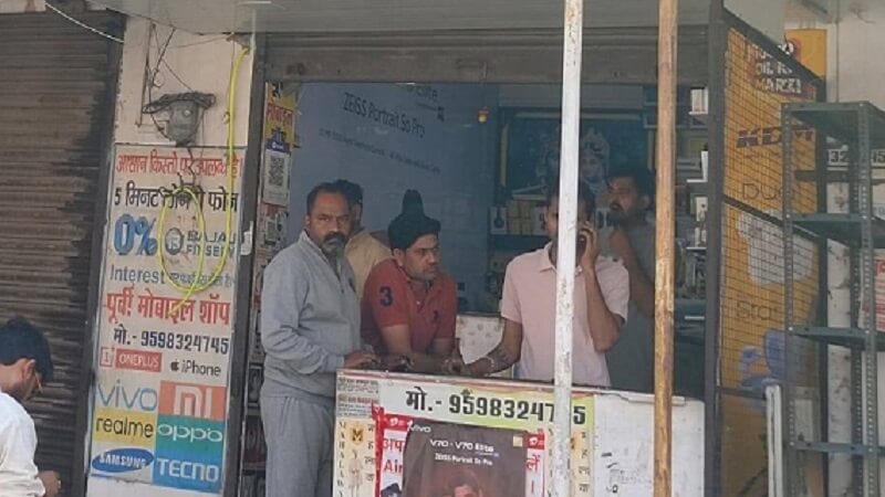 Major theft in mobile shop in Banda city