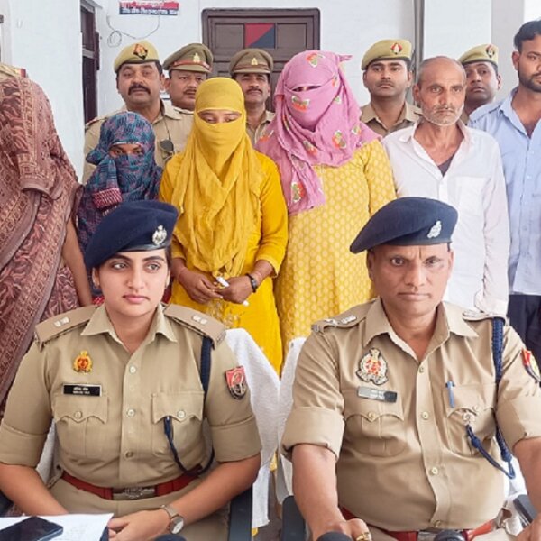 बांदा पुलिस को सफलता, हरियाणा चोरों का गैंग पकड़ा, जेवर-नगदी और कारें..